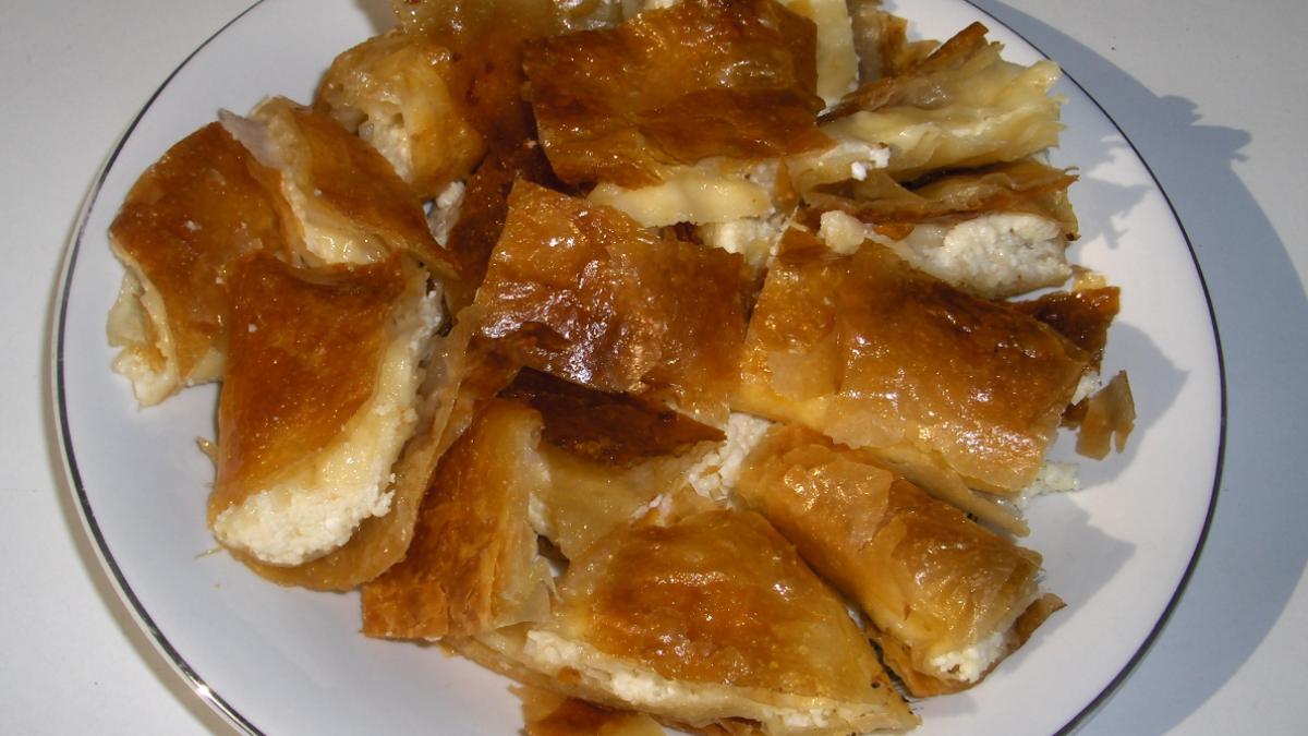 bougatsa---faimoasa-placinta-greceasca-dulce-sau-sarata