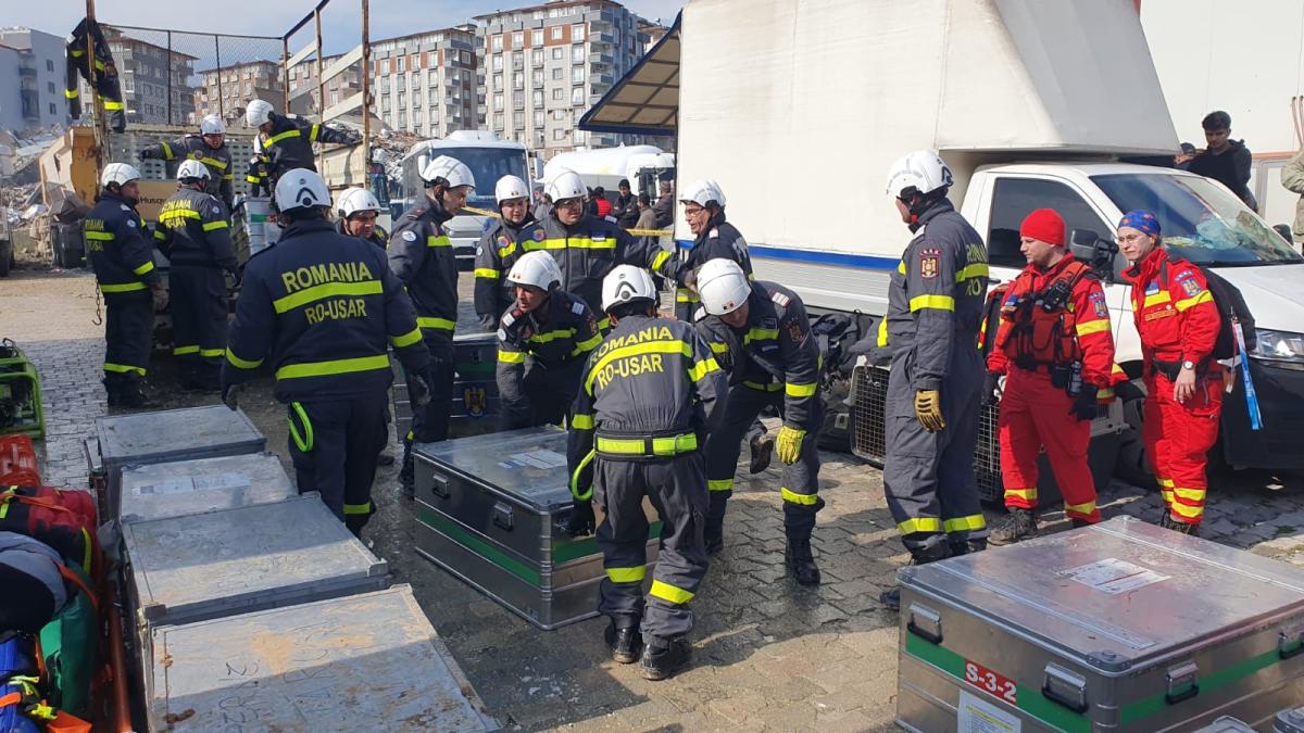 ro-usar-echipa-salvatori-romani-turcia