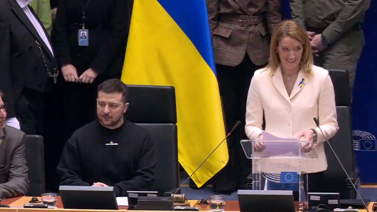 volodimir-zelenski-primit-cu-aplauze-in-parlamentul-european