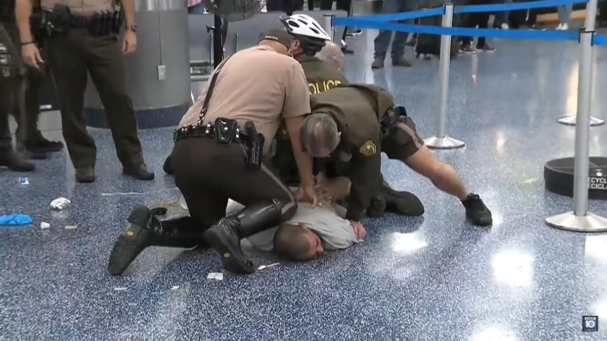 roman-arestat-la-aeroport