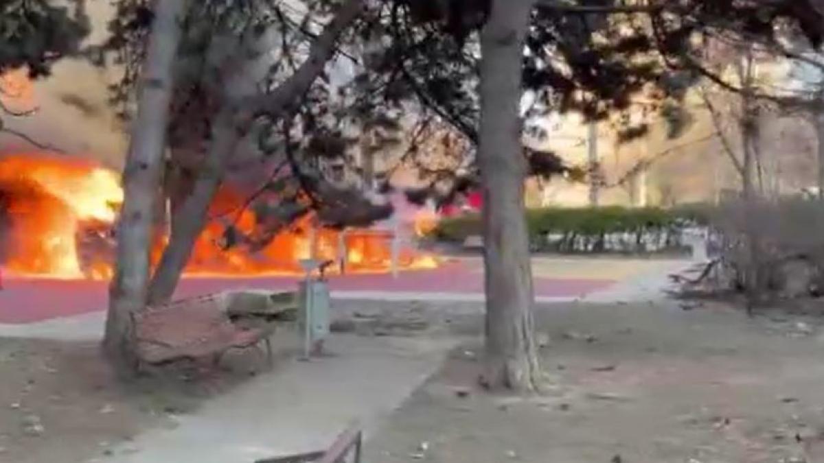 incendiu-violent-in-bucuresti--un-loc-de-joaca-pentru-copii--facut-scurm