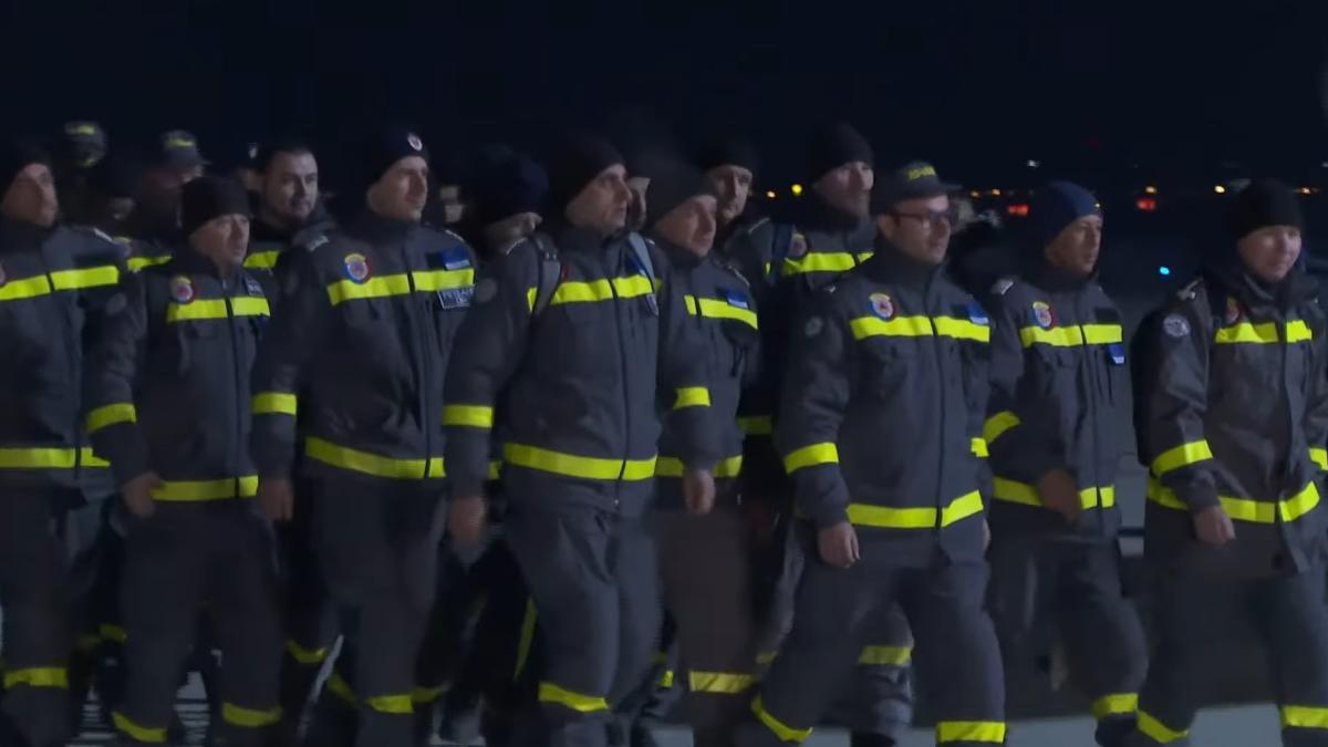 primii-salvatori-romani-trimisi-in-turcia-s-au-intors-in-tara-au-fost-primiti-cu-aplauze-de-comunitatea-turca-din-romania-sunteti-si-de-aceasta-data-eroii-nostri