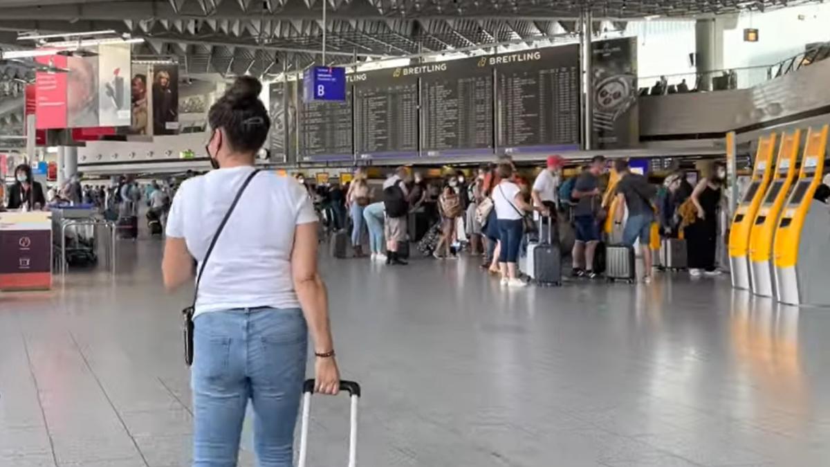 proteste-masive-in-europa--mii-de-zboruri-anulate-pe-mai-multe-aeroporturi--probleme-in-porturi-si-circulatie-feroviara-perturbata