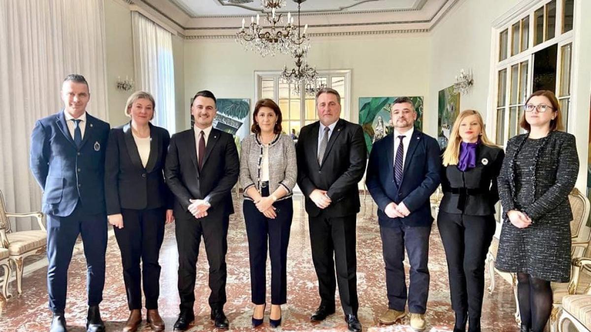 332651517_883749619596877_4215825649096851593_n