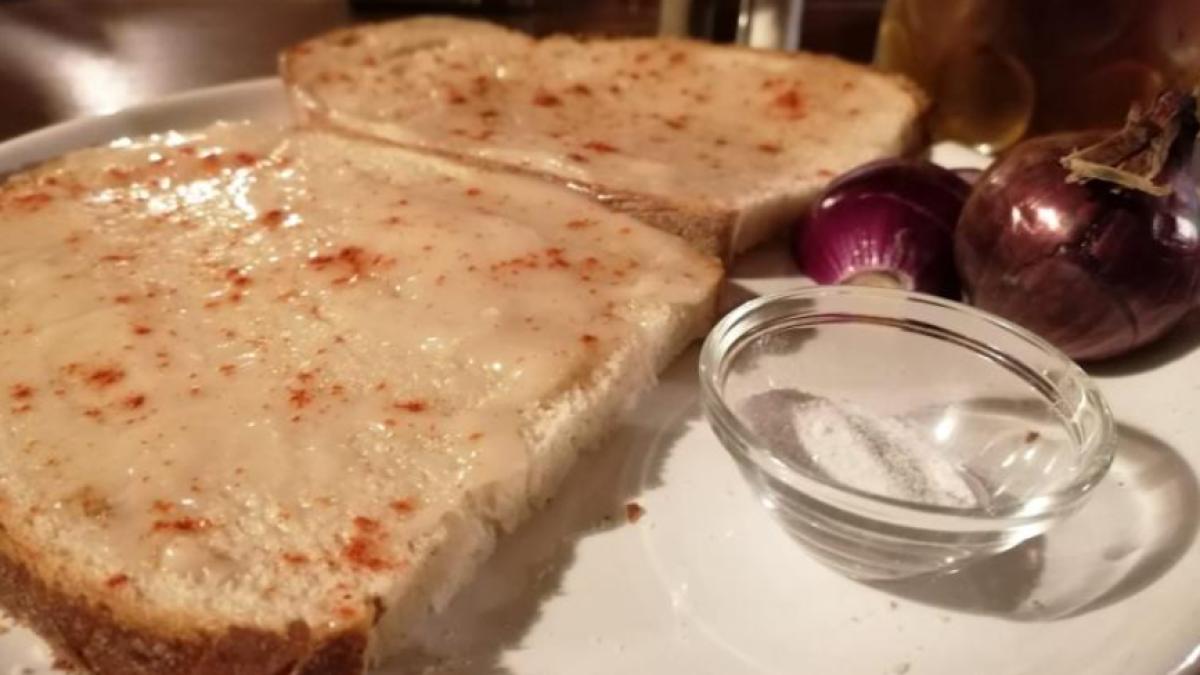 paine-cu-untura-si-ceapa-restaurant-cluj