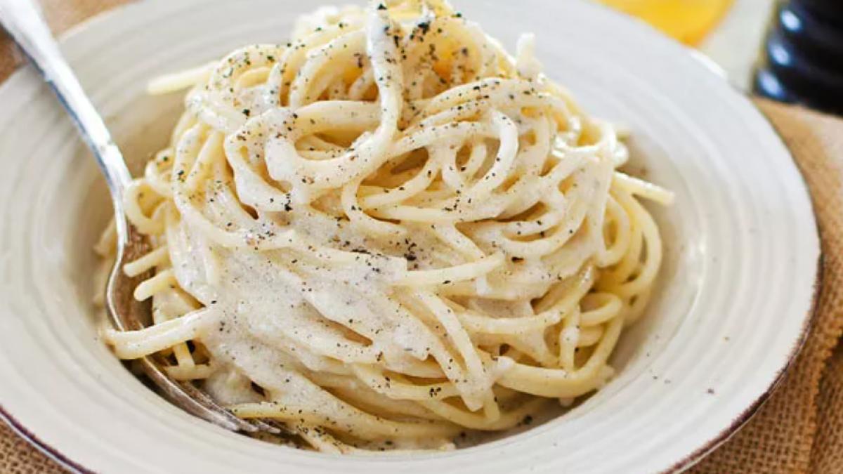 spaghete-cacio-e-pepe--un-deliciu-din-doar-trei-ingrediente