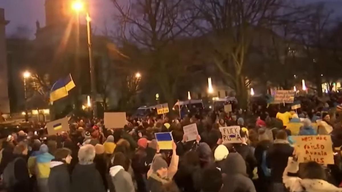 mii-de-oameni-la-berlin-pentru-negocieri-de-pace-in-ucraina--protest-impotriva-invaziei-din-ucraina--la-bruxelles