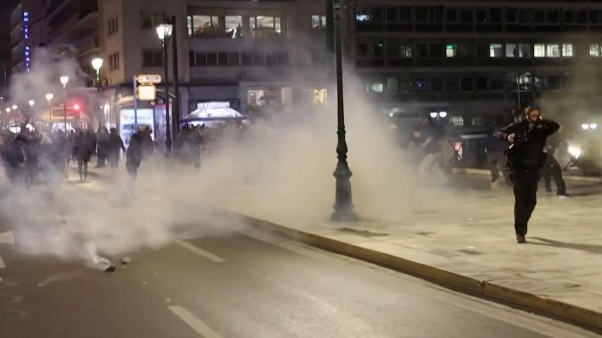 grecia--intre-furie-si-durere-dupa-catastrofa-feroviara-cu-57-de-morti--protestele-continua-a-fost-trenul-terorii---video