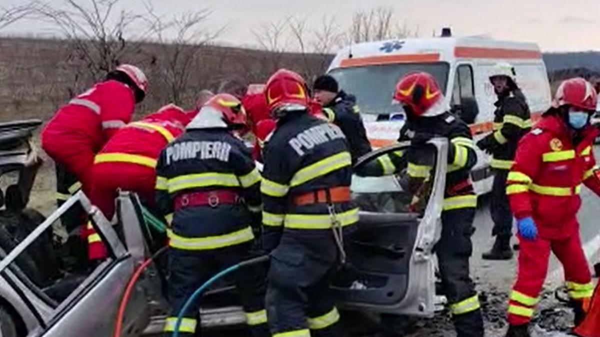 accident-rutier-grav-in-zona-localitatii-crasna--cinci-victime--dintre-care-doua-incarcerate--intervine-elicopterul-smurd