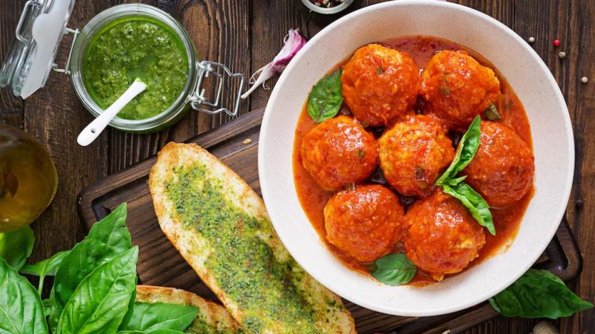 chiftele-moi-si-pufoase--preparate-fara-oua--iata-cu-ce-le-poti-inlocui