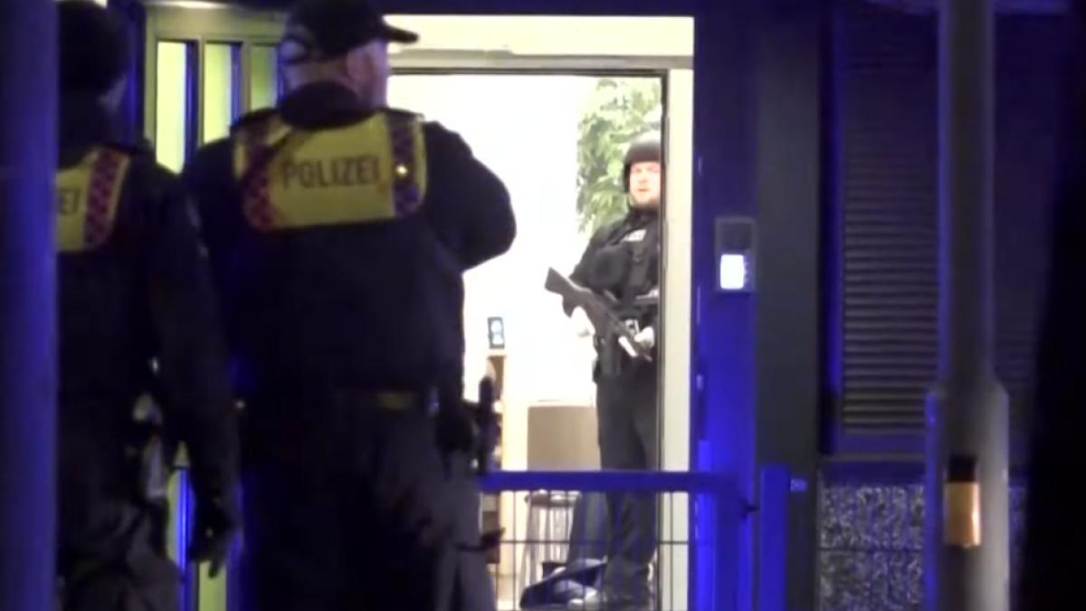 atac-armat-biserica-hamburg-soldat-cu-morti-si-raniti