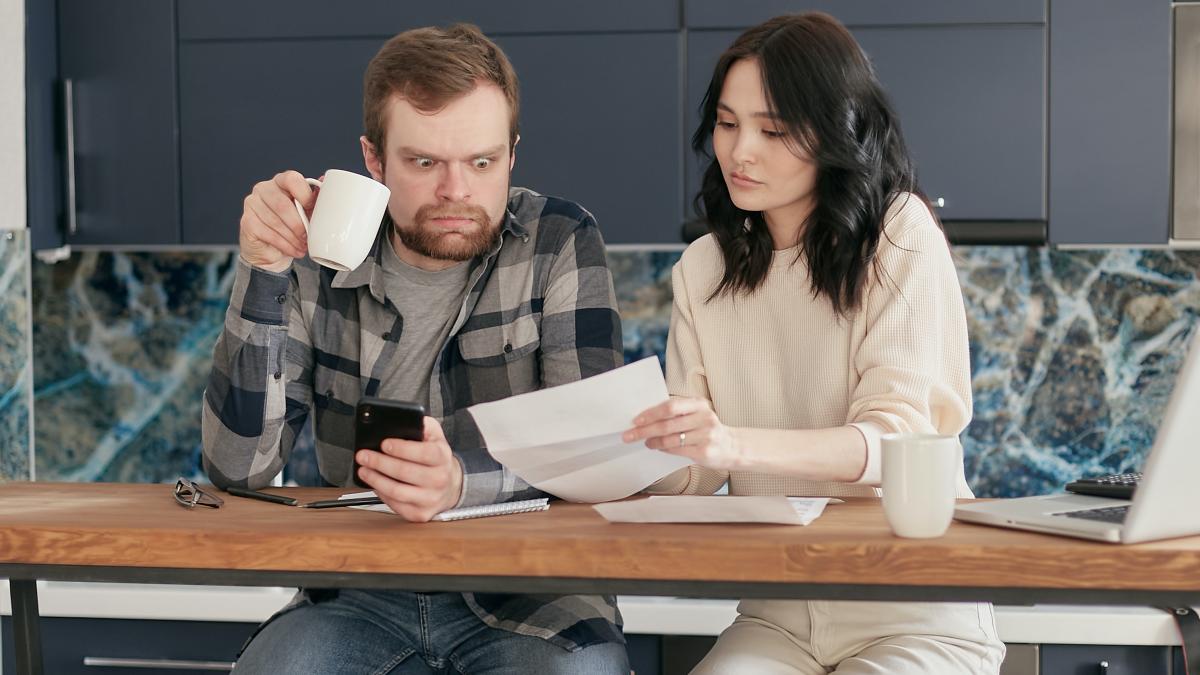 factura-de-infarct--de-aproape-15-000-de-euro-la-telefonul-mobil--pentru-o-familie-de-romani