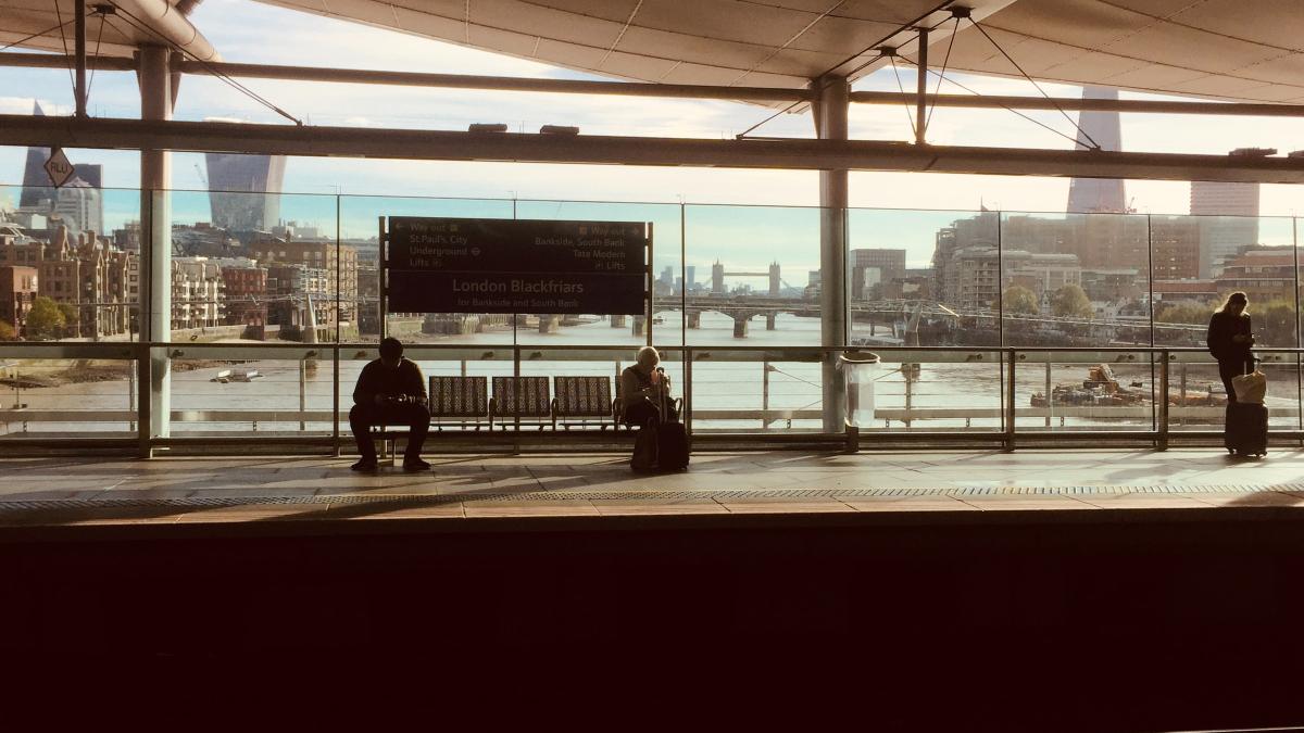 aeroport-luton-marea-britanie