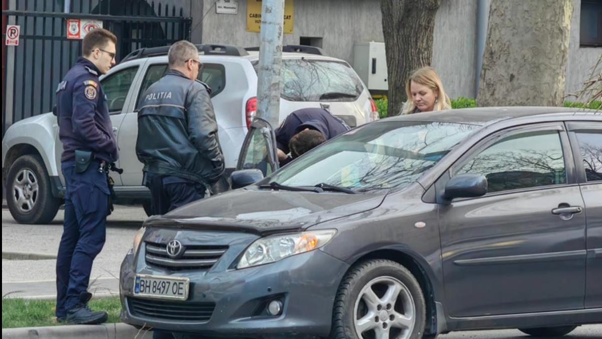 masina-ucrainieni-folie-geamuri