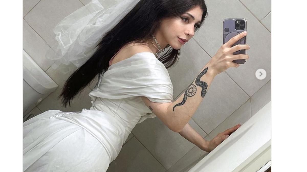 tanara-care-s-a-casatorit-cu-ea-insasi