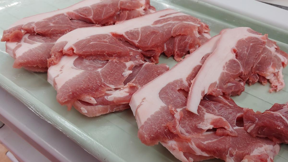 romani-au-furat-carne-de-porc-in-belgia