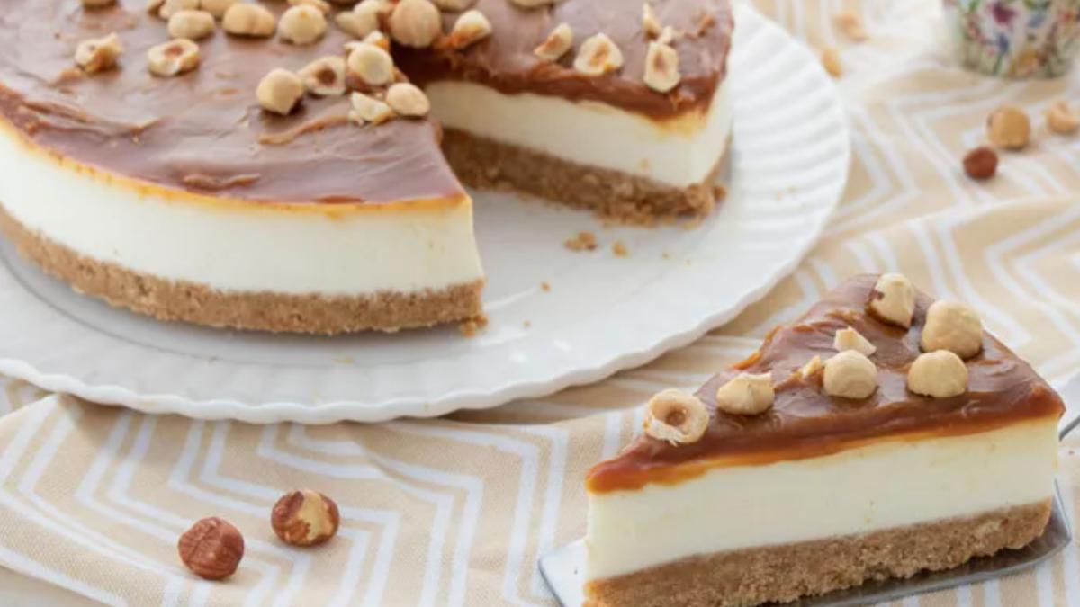 cheesecake-cu-caramel-si-alune-prajite