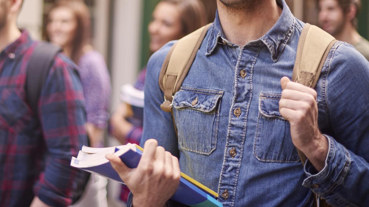 elev-roman--prins-cu-droguri-in-timp-ce-participa-la-un-program-eramus-in-macedonia-de-nord