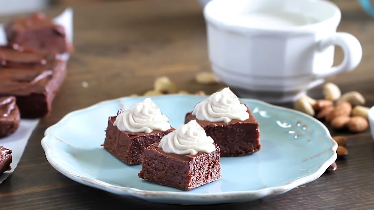 negresa-de-post-cu-crema-de-cocos