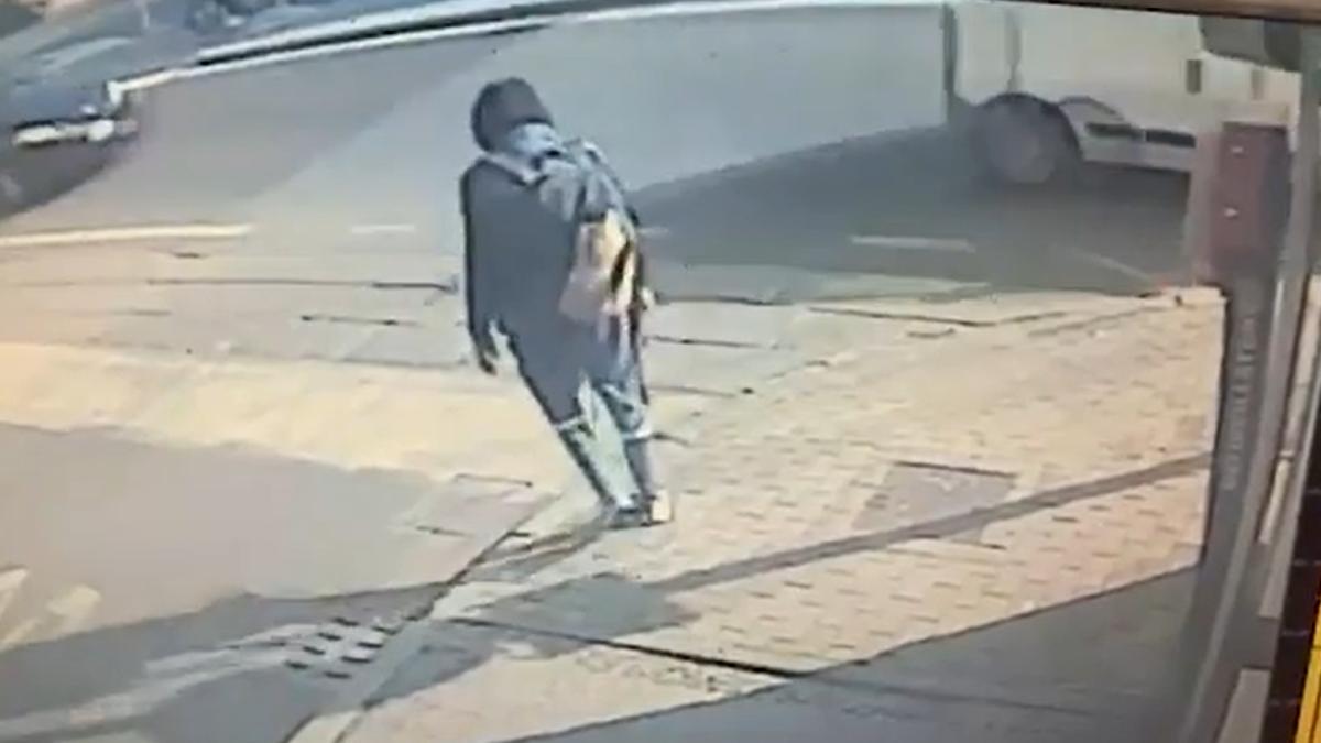 o-noua-escrocherie-in-italia--carabinierii-atrag-atentia-soferilor-poarta-un-rucsac-si-se-lanseaza-1