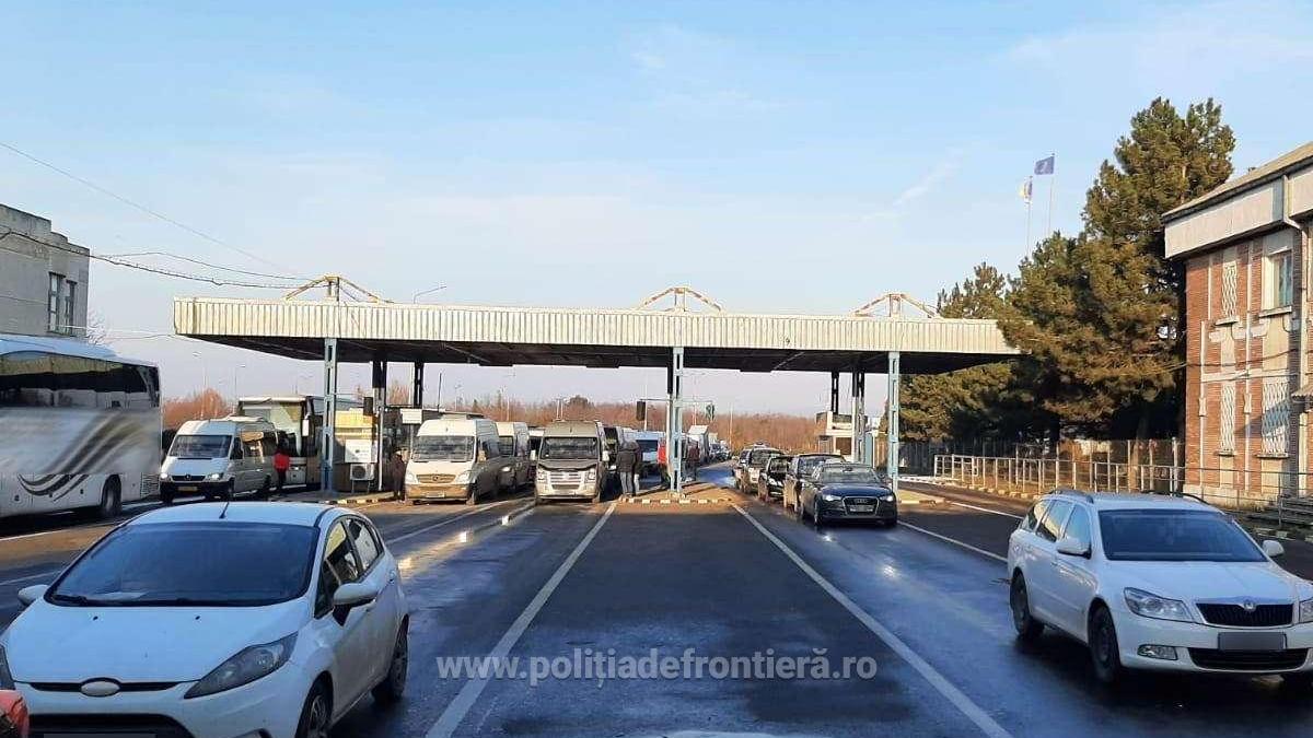 frontiera-cu-bulgaria--blocata-de-proteste--mae-recomanda-romanilor-sa-aiba-la-ei-apa--mancare-si-combustibil