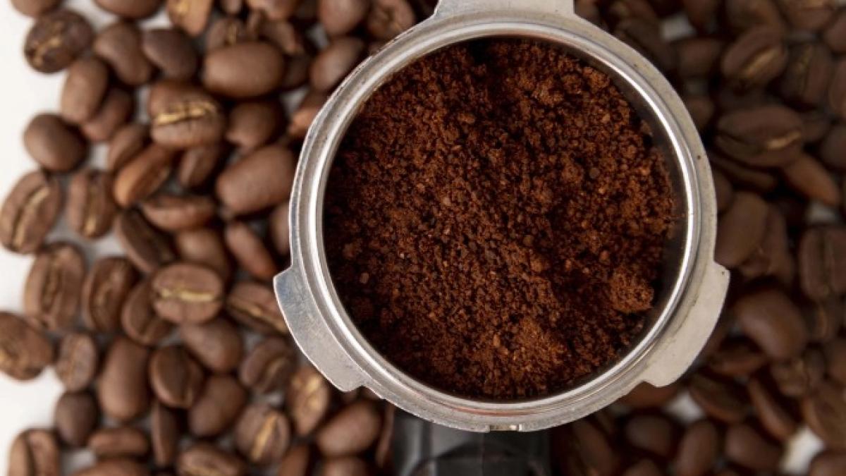 pune-zat-de-cafea-in-acest-produs-pe-care-l-folosesti-la-dus--trucul-pe-care-o-sa-il-adori