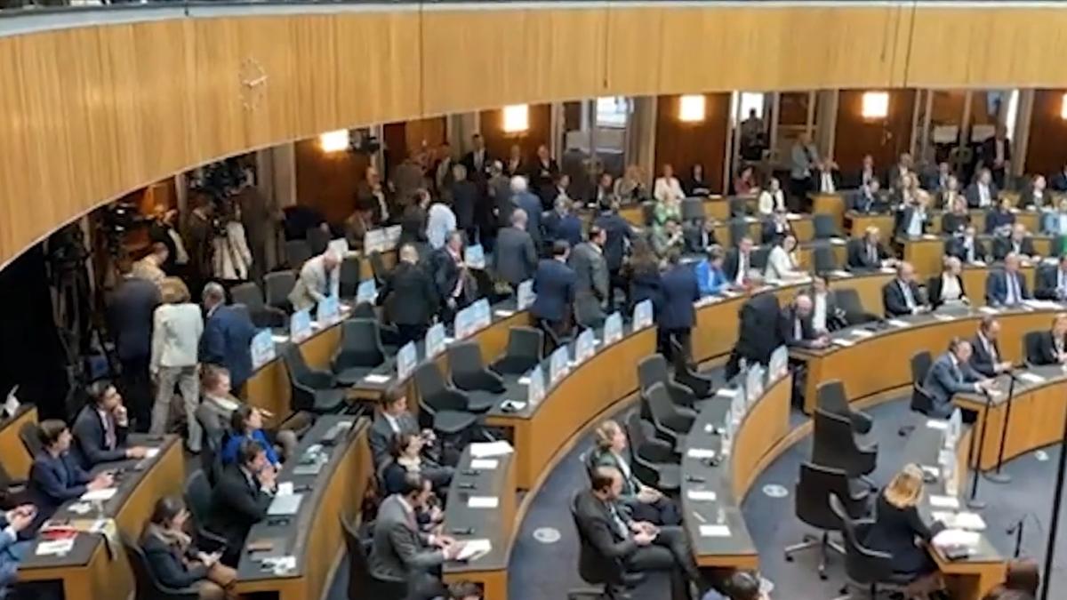 mai-multi-parlamentari-austrieci-au-iesit-din-sala-in-timpul-discursului-lui-zelenski-loc-pentru-neutralitate