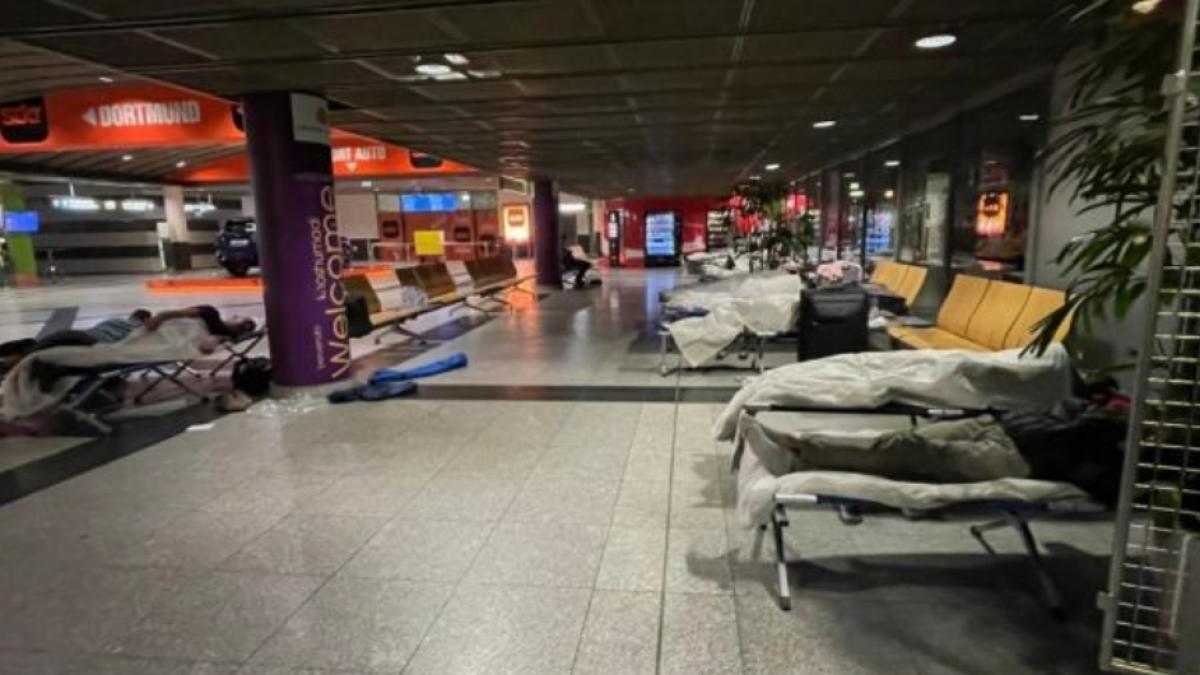 romani-blocati-aeroport-dortmund