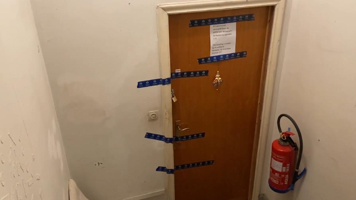 belgia--roman--gasit-fara-suflare-de-colegul-de-apartament--vecinii-au-auzit-zgomote--dar-n-au-intervenit-erau-mai-energici--politistii-il-cauta-pe-calau