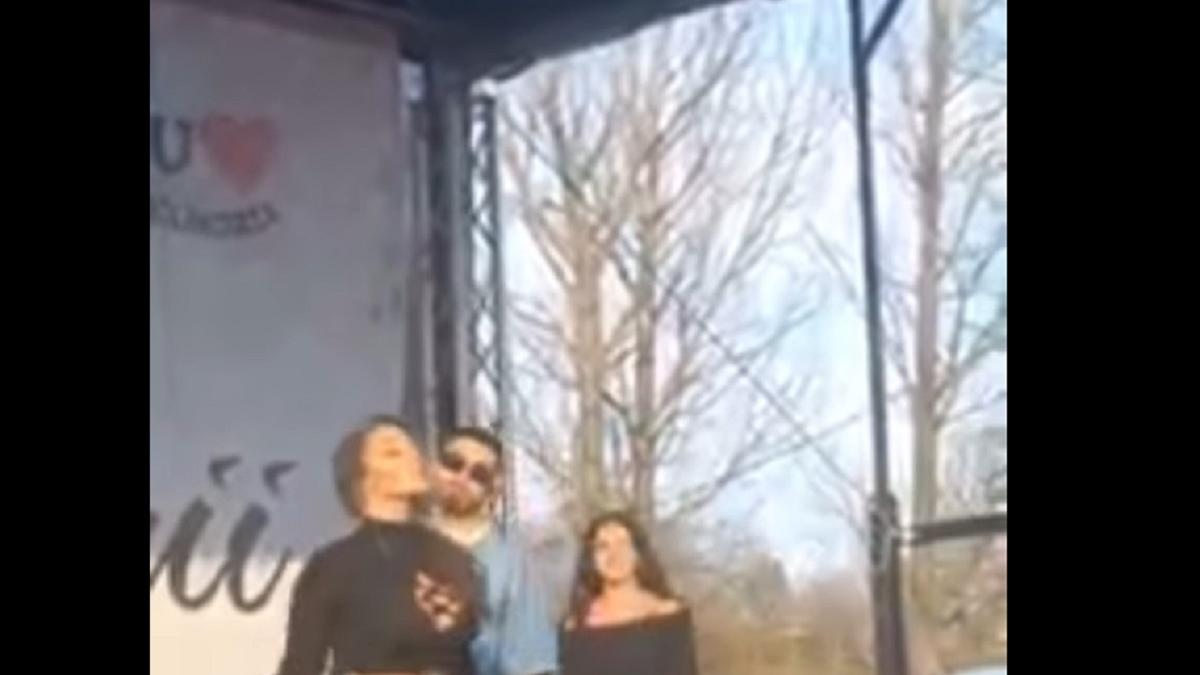 show-senzual--in-duminica-floriilor--in-fata-a-zeci-de-copii-dansul-purificarii---video