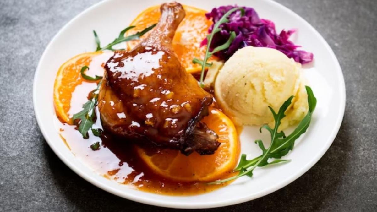 file-de-pui-in-sos-dulce-de-miere-si-ghimbir--o-mancare-potrivita-pentru-masa-festiva-de-paste