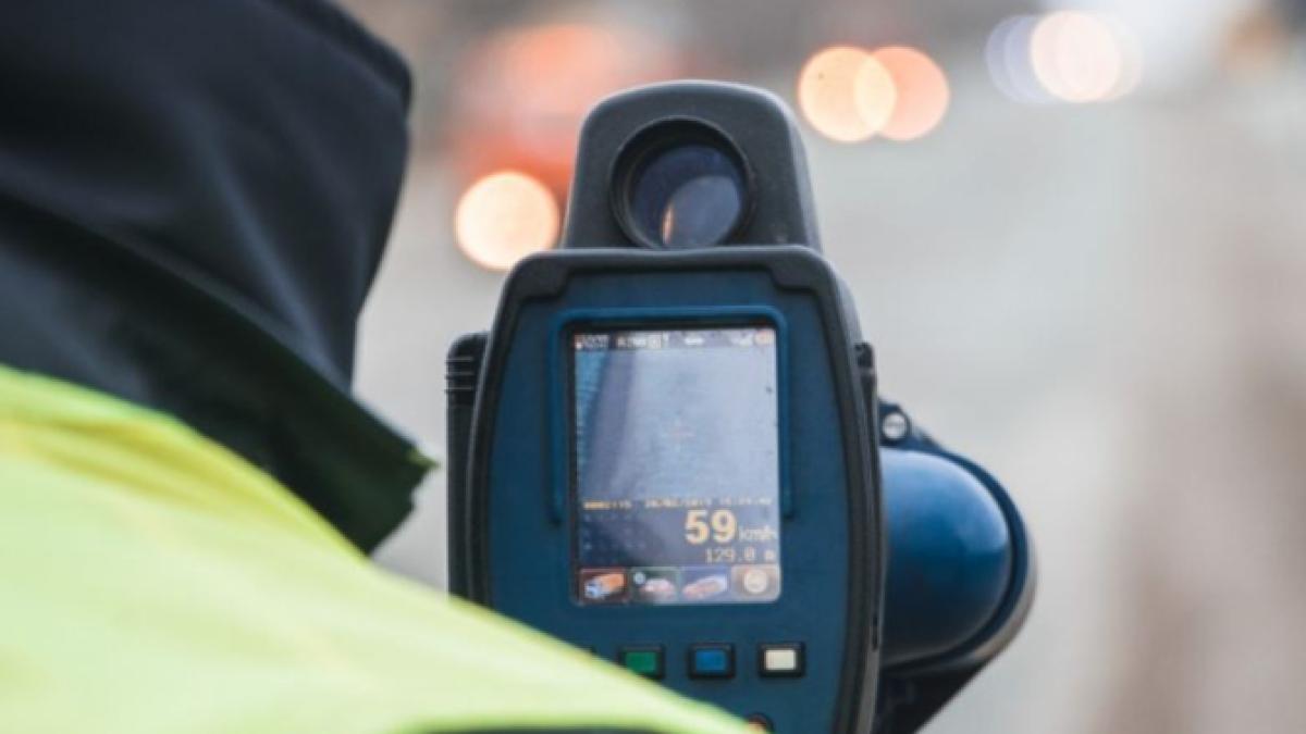 un-sofer-roman--surprins-de-radar-cu-o-viteza-uriasa--ce-cadou-i-au-facut-politistii