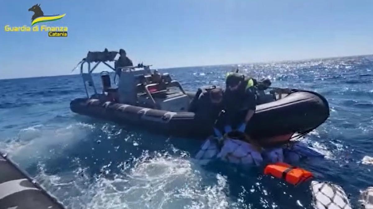 captura-uriasa-in-italia--peste-400-milioane-de-euro--pe-mare-ce-a-descoperit-guardia-di-finanza-in-sacii-plutitori