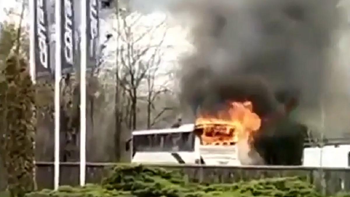 autobuz-cu-42-de-muncitori-romani--cuprins-de-flacari