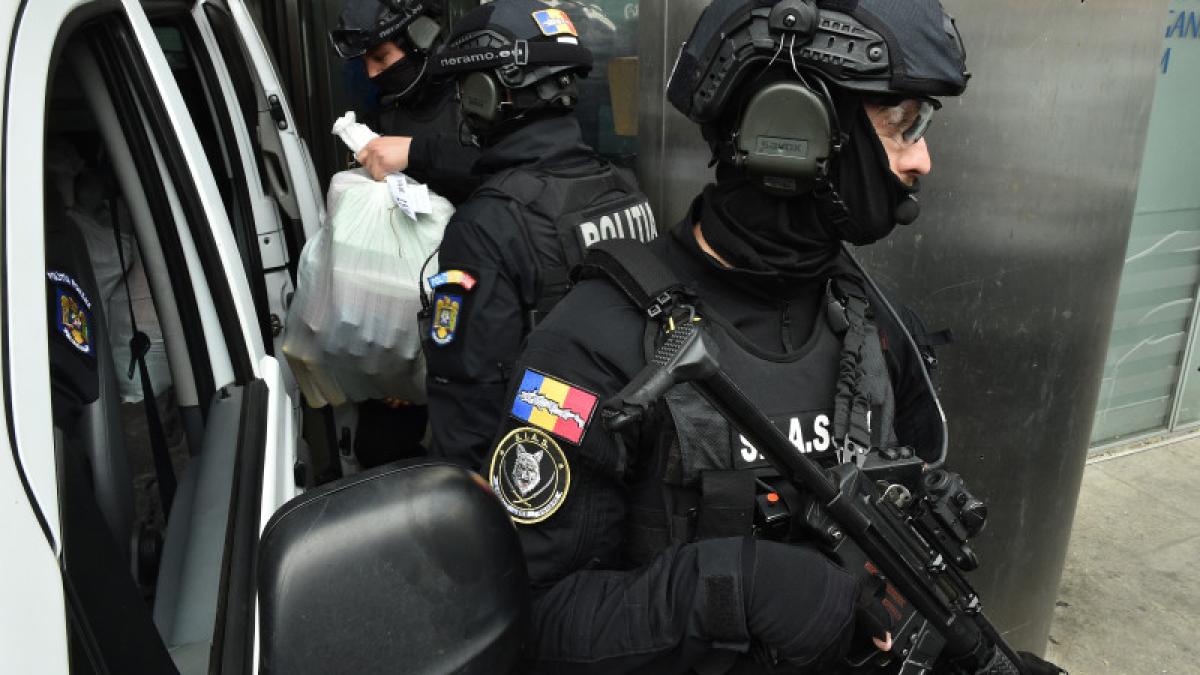 perchezitii-diicot-mascati-sas