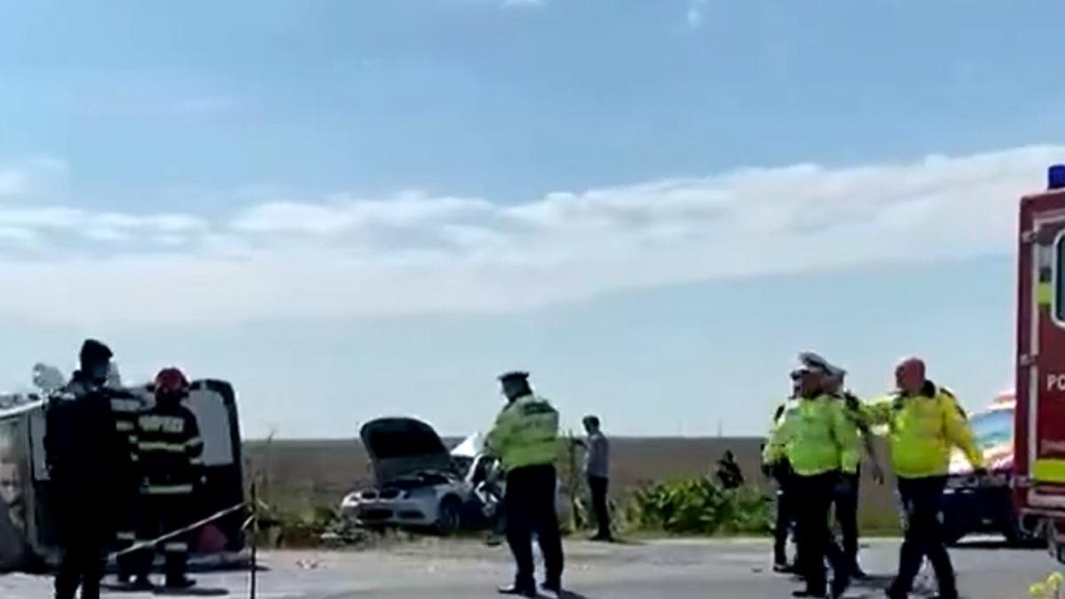 microbuz-cu-romani--accident-grav-cu-un-autoturism-planul-rosu-a-fost-activat