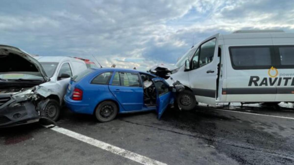 accident-giarmata-vii-microbuz-si-doua-masini