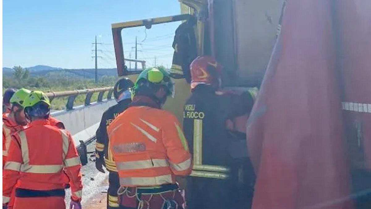 italia--sfarsit-cumplit-pentru-un-sofer-roman-de-tir-si-a-pierdut-viata-in-urma-unui-accident-cu-trei-camioane