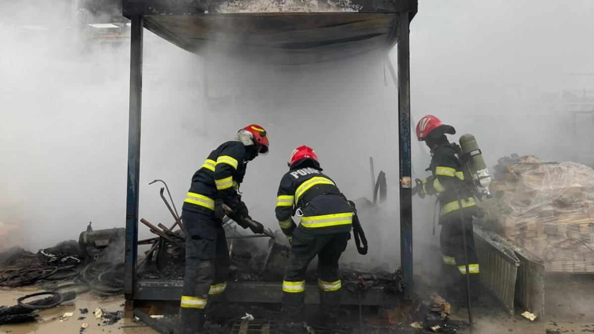 pompieri-iasi-incendiu-aeroport