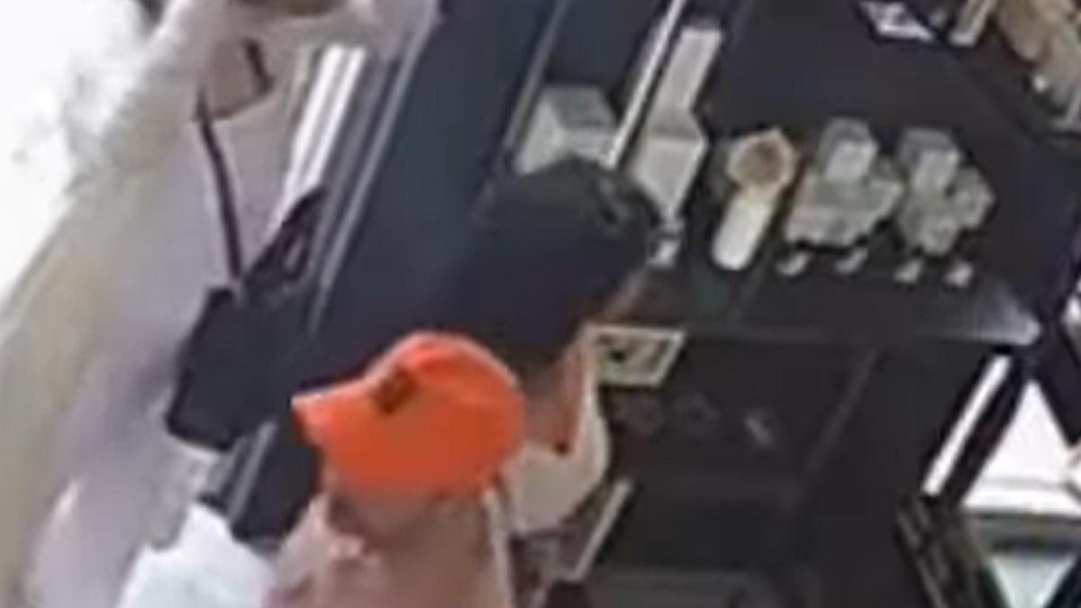 sua--patru-romani--mai-bogati-cu-un-milion-de-dolari-prin-tehnica-sleight-of-hand--cum-au-fost-prinsi-conationalii