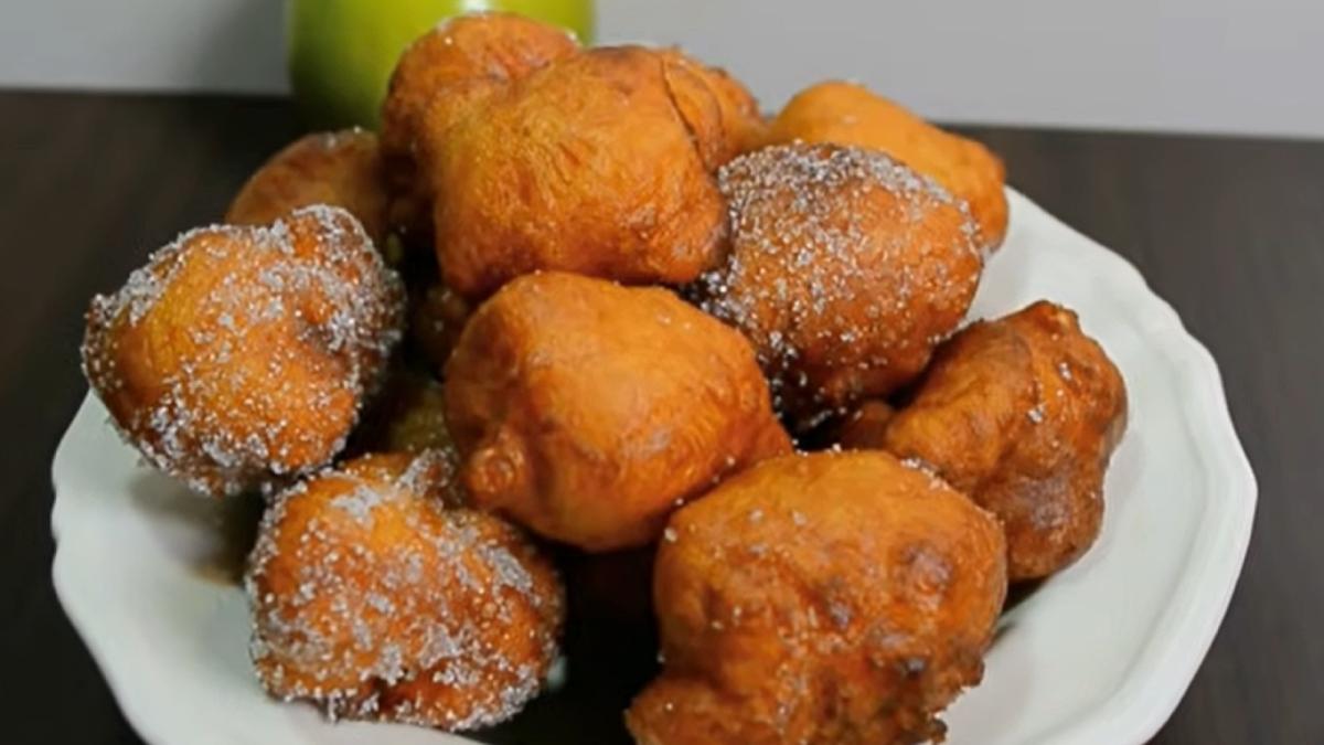 fritjeli-cu-mere--o-reteta-mai-simpla-decat-crezi--incearca-aceste-gogosi-delicioase-pentru-toata-familia