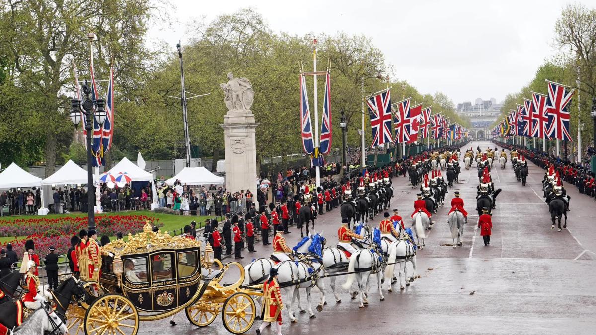 incoronarea-regelui-charles-al-3-lea