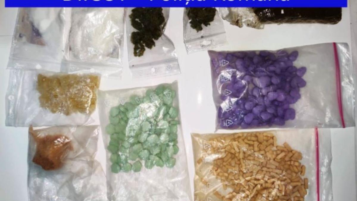 trei-italieni--care-au-incercat-sa-vanda-droguri-la-un-festival-din-mamaia--arestati-preventiv