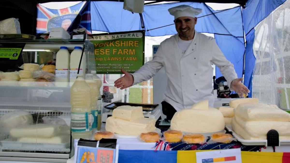 romanii-din-marea-britanie-au-sarbatorit-cu-mici-si-muzica-traditionala-incoronarea-regelui-charles-al-iii-lea