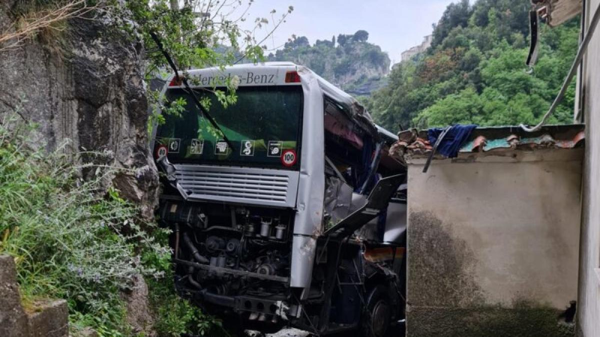 autocar-accident-prabusit