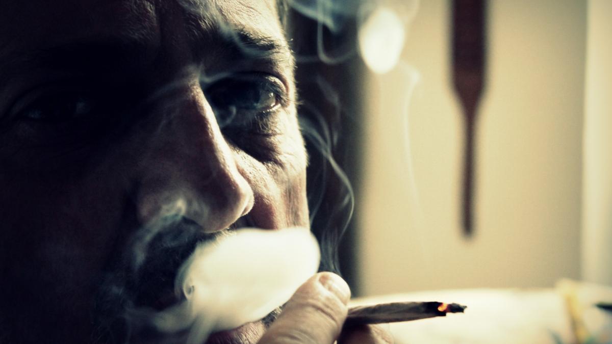 lege-consum-canabis-dezincriminare-tigara