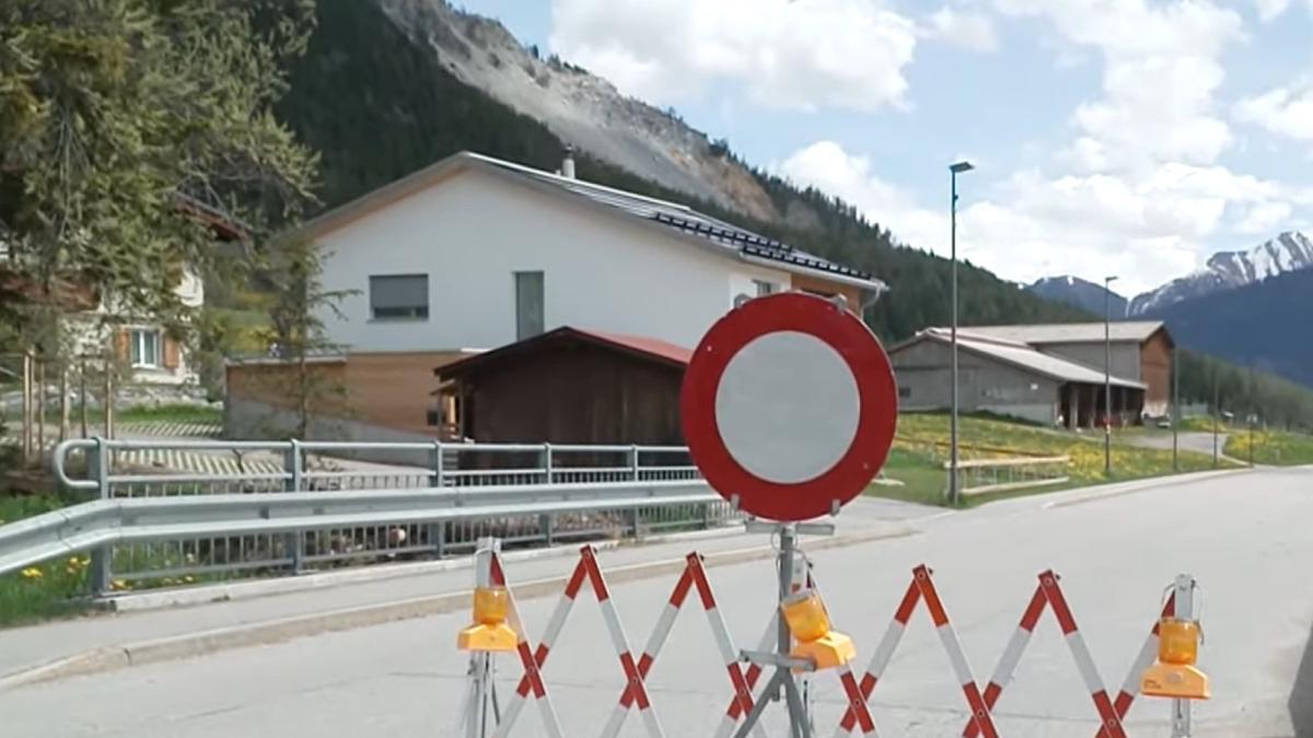 elvetia--locuitori-evacuati-din-cauza-unei-stanci-care-este-pe-cale-de-a-se-prabusi-cu-totii-am-crezut-ca-vom-avea-mai-mult-timp