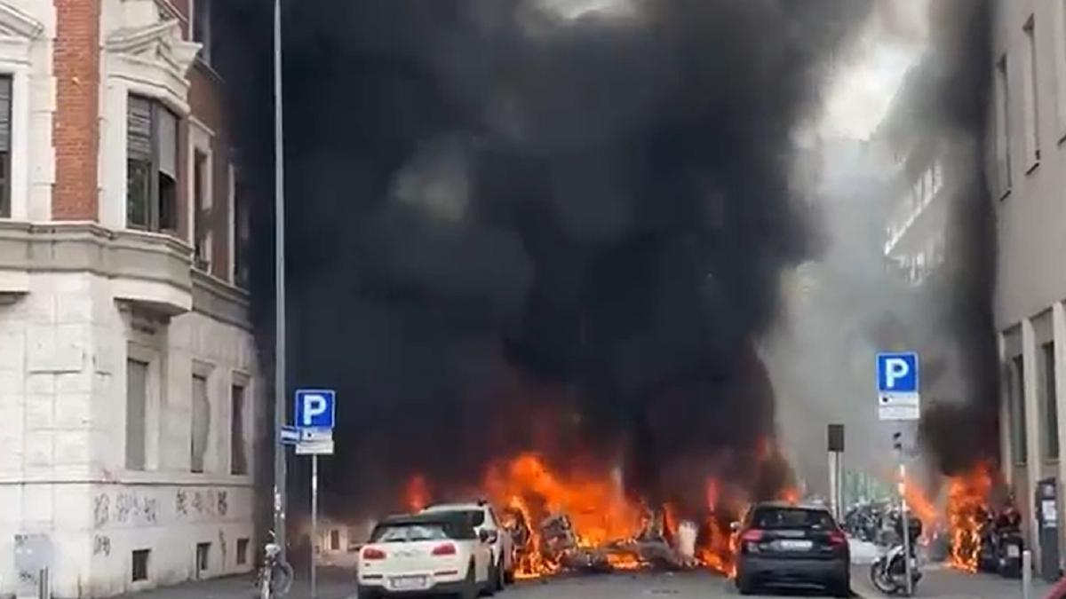 italia--explozie-in-milano-un-incendiu-de-proportii-a-cuprins-mai-multe-masini
