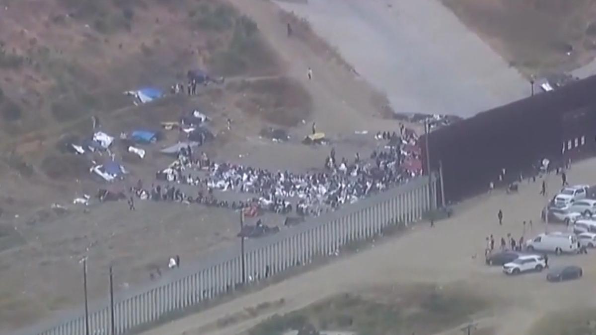 haos-la-granita-sua-cu-mexic--peste-60-000-de-migranti-s-au-adunat-la-granita--infricosati-de-noile-reguli