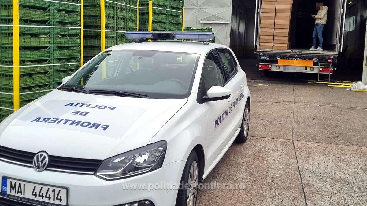 captura-impresionanta-la-giurgiu--ce-au-gasit-politistii-intr-un-camion-cu-varza-care-mergea-in-ucraina-valoarea-depaseste-3-milioane-de-lei---foto-1